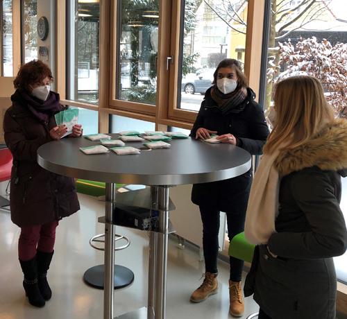 Kostenlose FFP2-Schutzmasken für pflegende Angehörige – Ausgabe in Puchheim fand im Jugendzentrum STAMPS statt